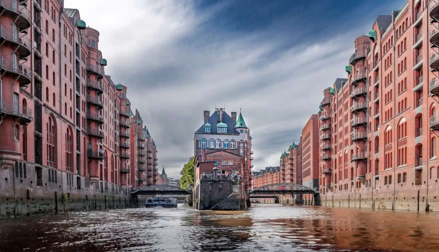 Projektbild 14, 12 | 23 Rückblick # Firmenausflug Hamburg