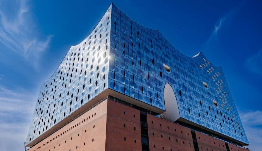 Projektbild 4, 12 | 23 Rückblick # Firmenausflug Hamburg