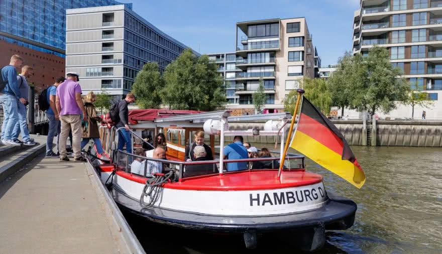 Projektbild 9, 12 | 23 Rückblick # Firmenausflug Hamburg