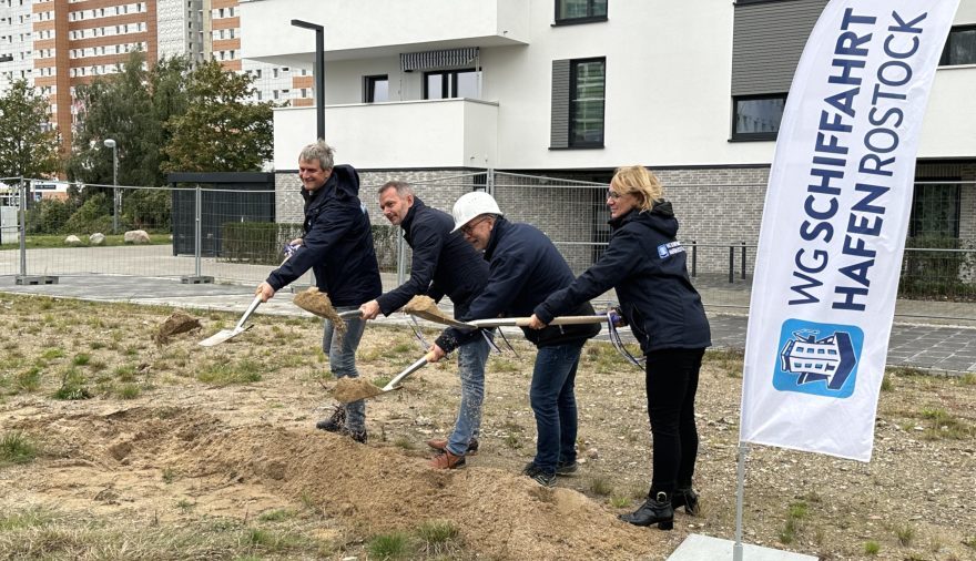 Projektbild 1, 10 | 23  Baubeginn # Wohngebäude am Brecht Park | Rostock – Evershagen